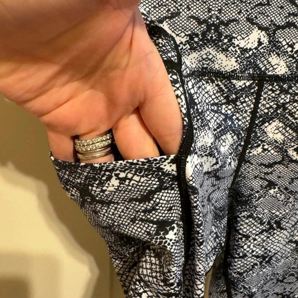 Zyia Active Black & White Leggings Sz 6-8 - Picture 3 of 6